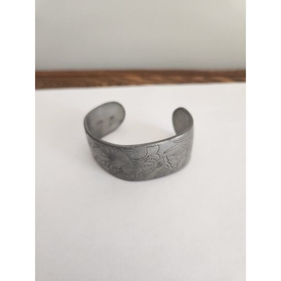 SALISBURY PEWTER Cuff Bracelet~Vintage "January" Flower of the Month. Preowned - Picture 1 of 5